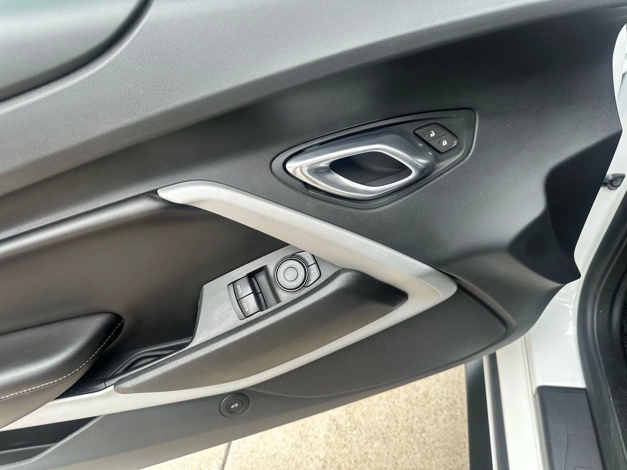 Used 2018 Chevrolet Camaro SS image 26