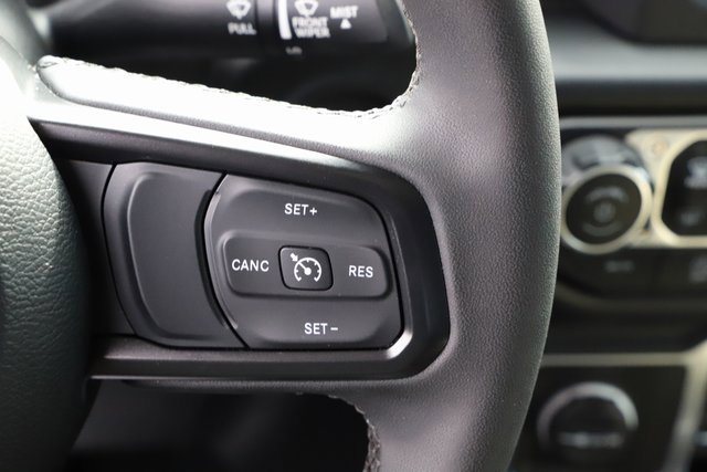 Used 2023 Jeep Gladiator Willys image 23