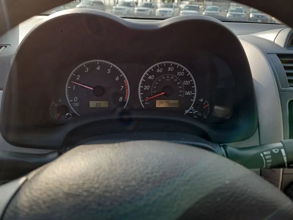 Used 2012 Toyota Corolla LE image 28