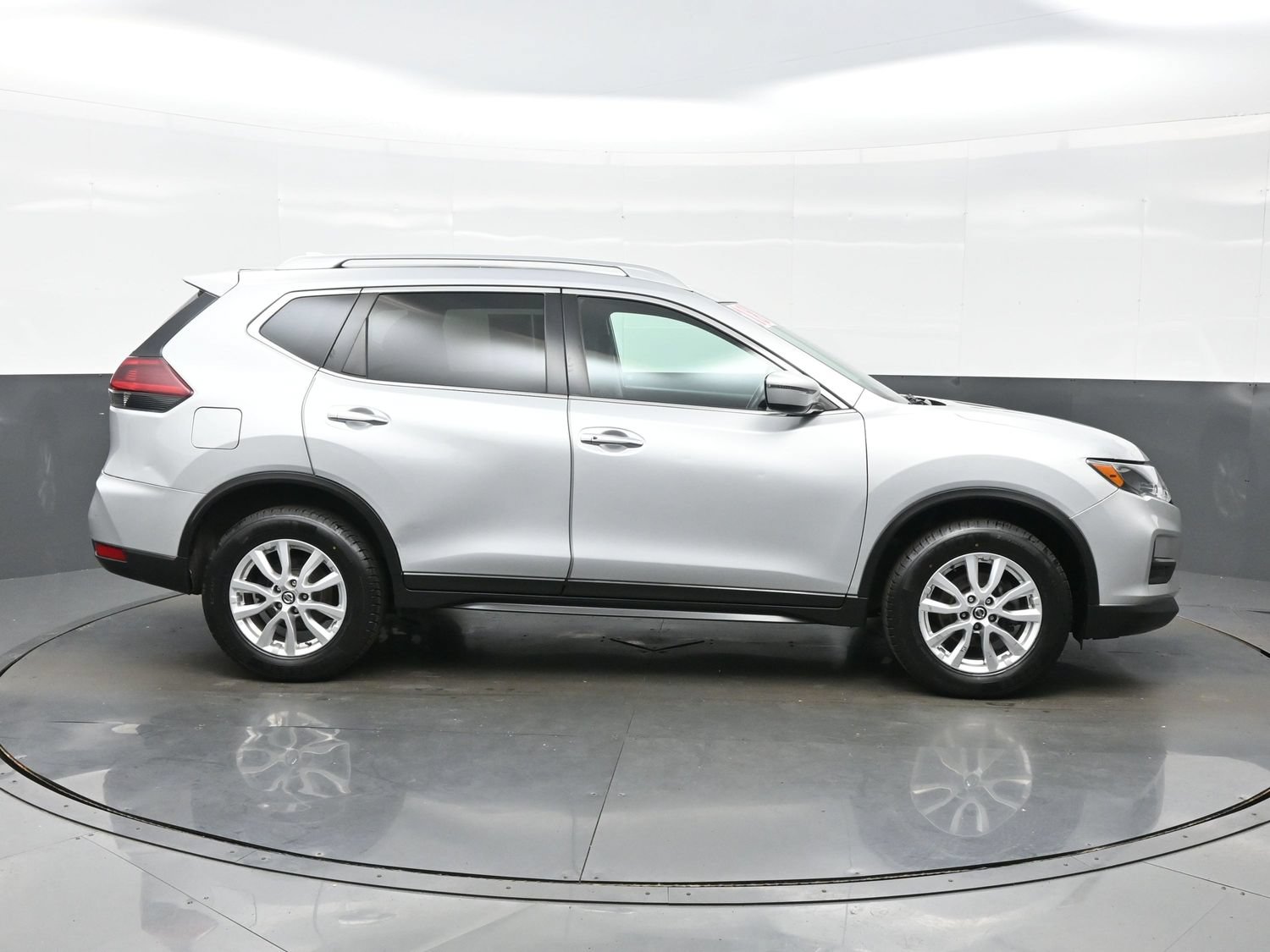 Used 2018 Nissan Rogue SV AWD/4WD image 7