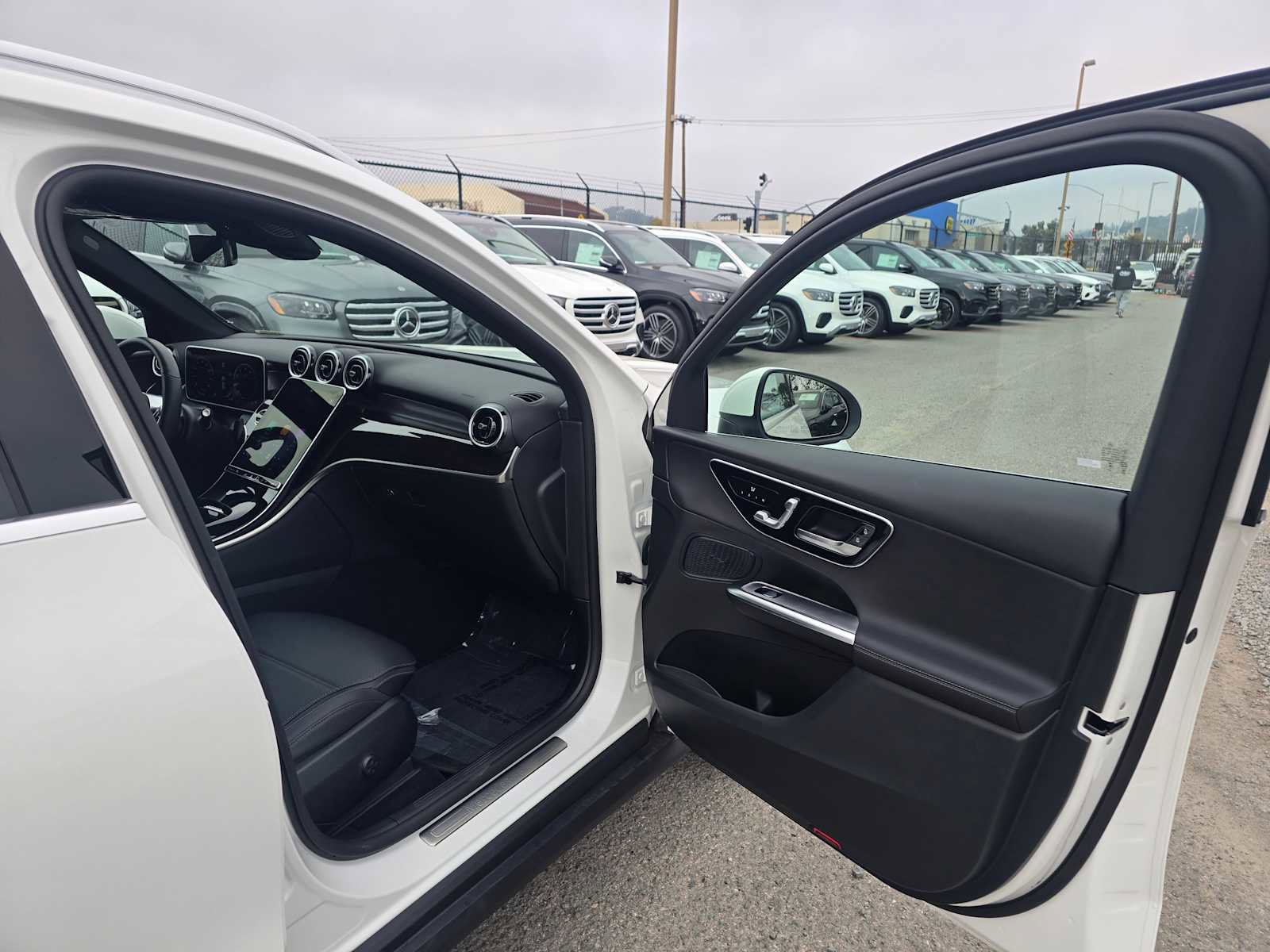 Used 2025 Mercedes-Benz GLC 300 image 13