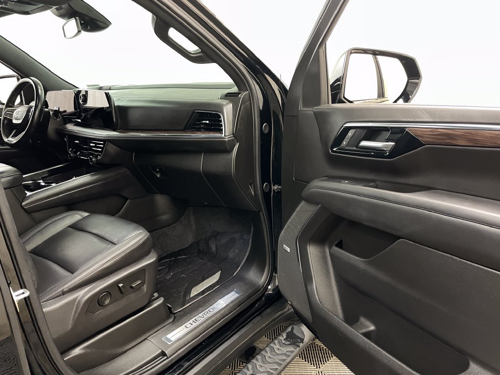 Used 2025 Chevrolet Tahoe Z71 w/ Comfort Package AWD/4WD image 43
