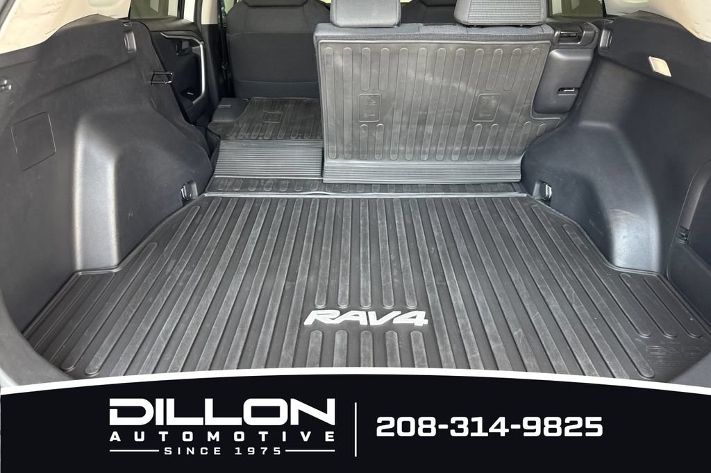 Used 2022 Toyota RAV4 LE AWD/4WD image 15
