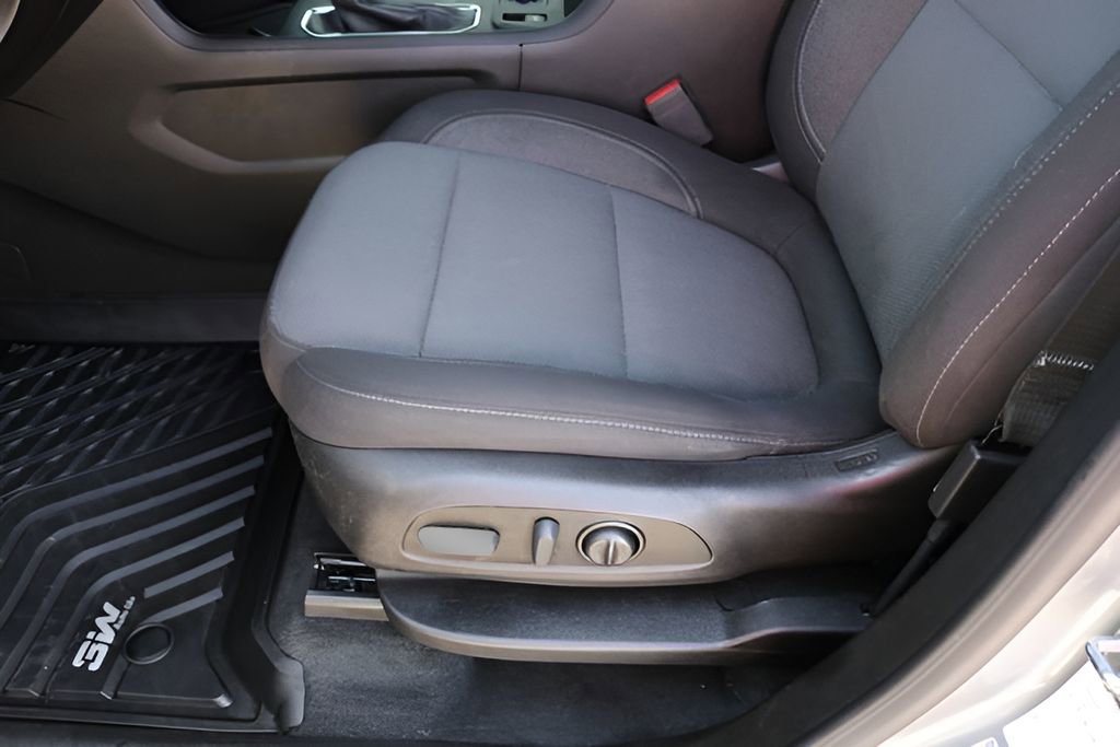 Used 2023 Chevrolet Traverse LT image 12