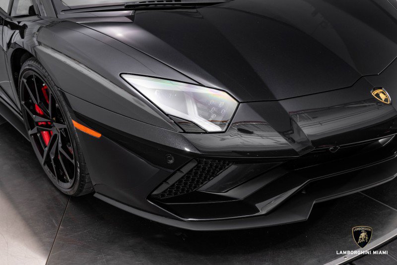 Used 2018 Lamborghini Aventador S image 5