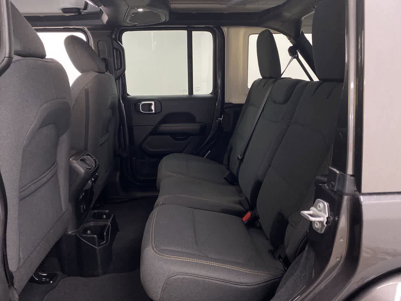 Used 2025 Jeep Wrangler Sahara image 16