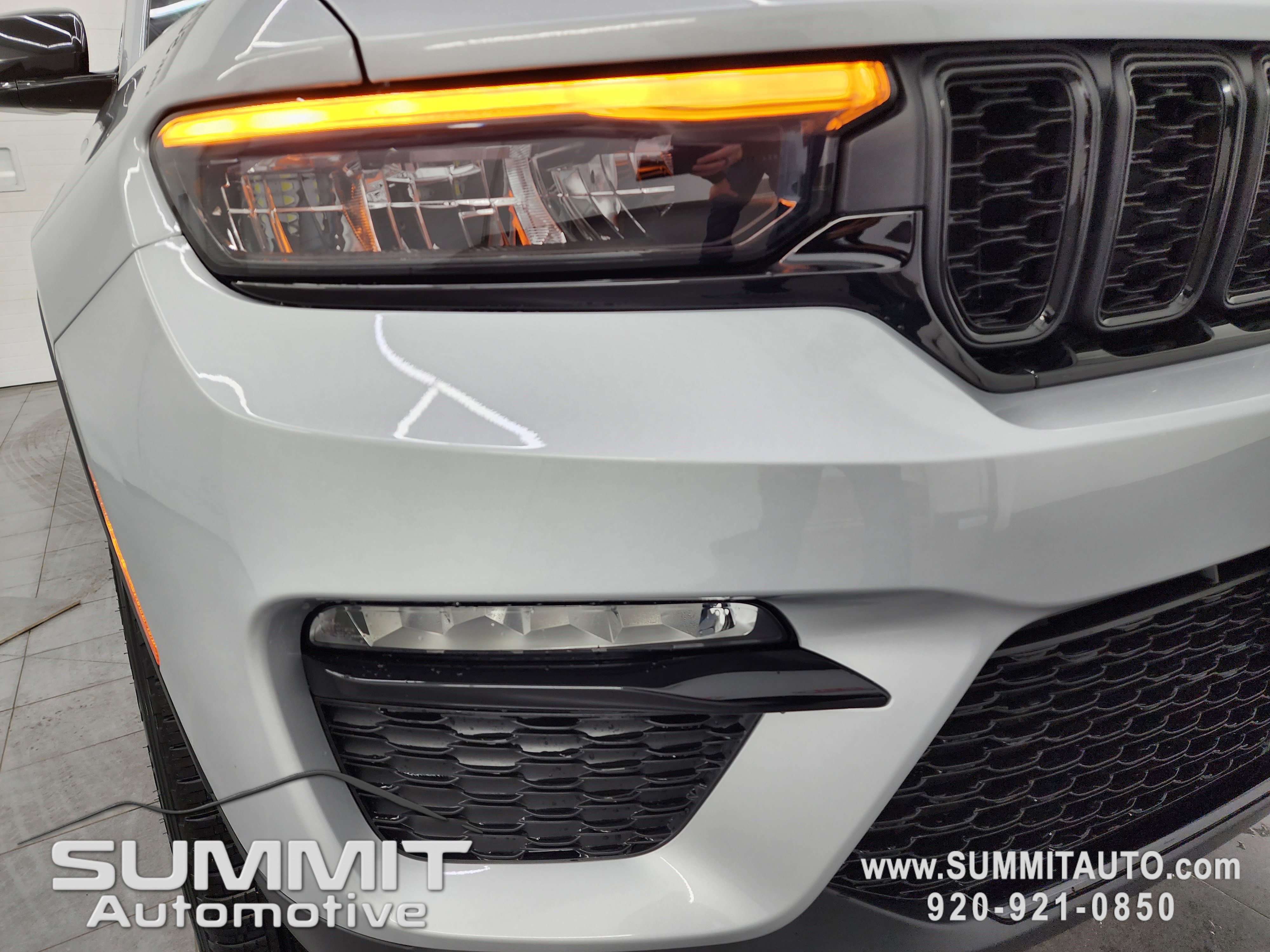 New 2025 Jeep Grand Cherokee Limited w/ Black Appearance Package image 22