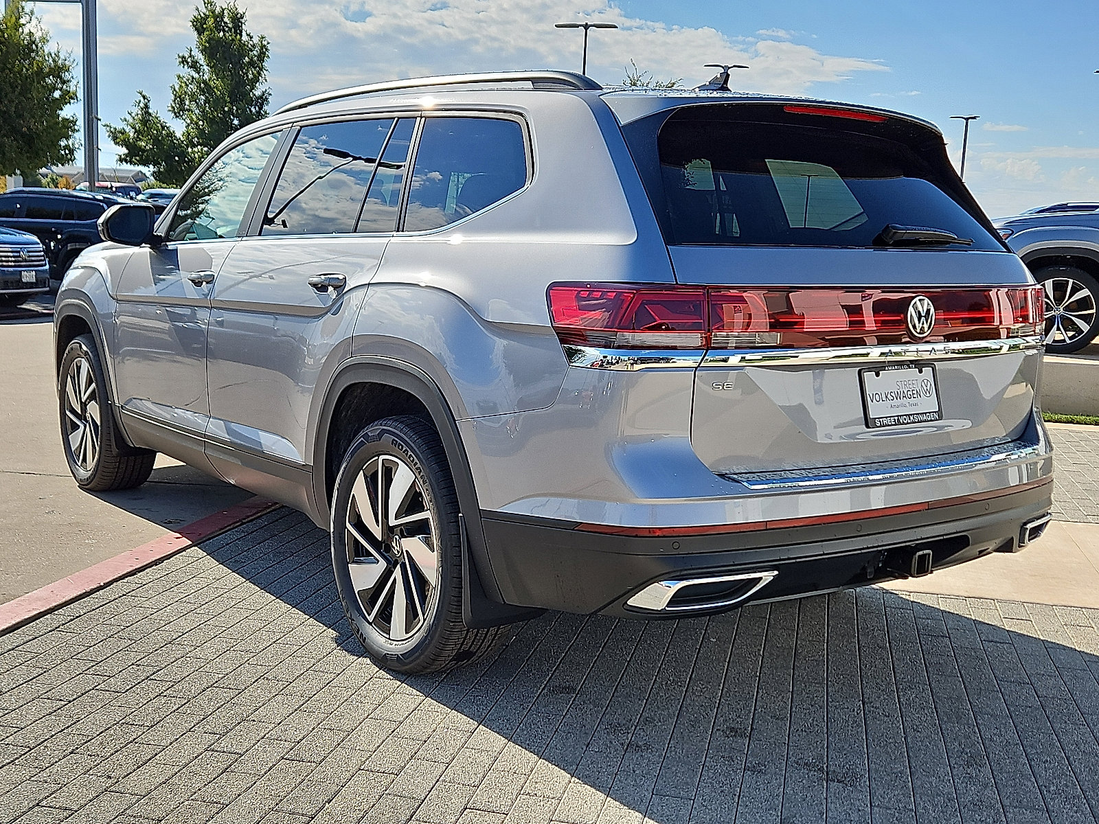 New 2026 Volkswagen Atlas SE image 2