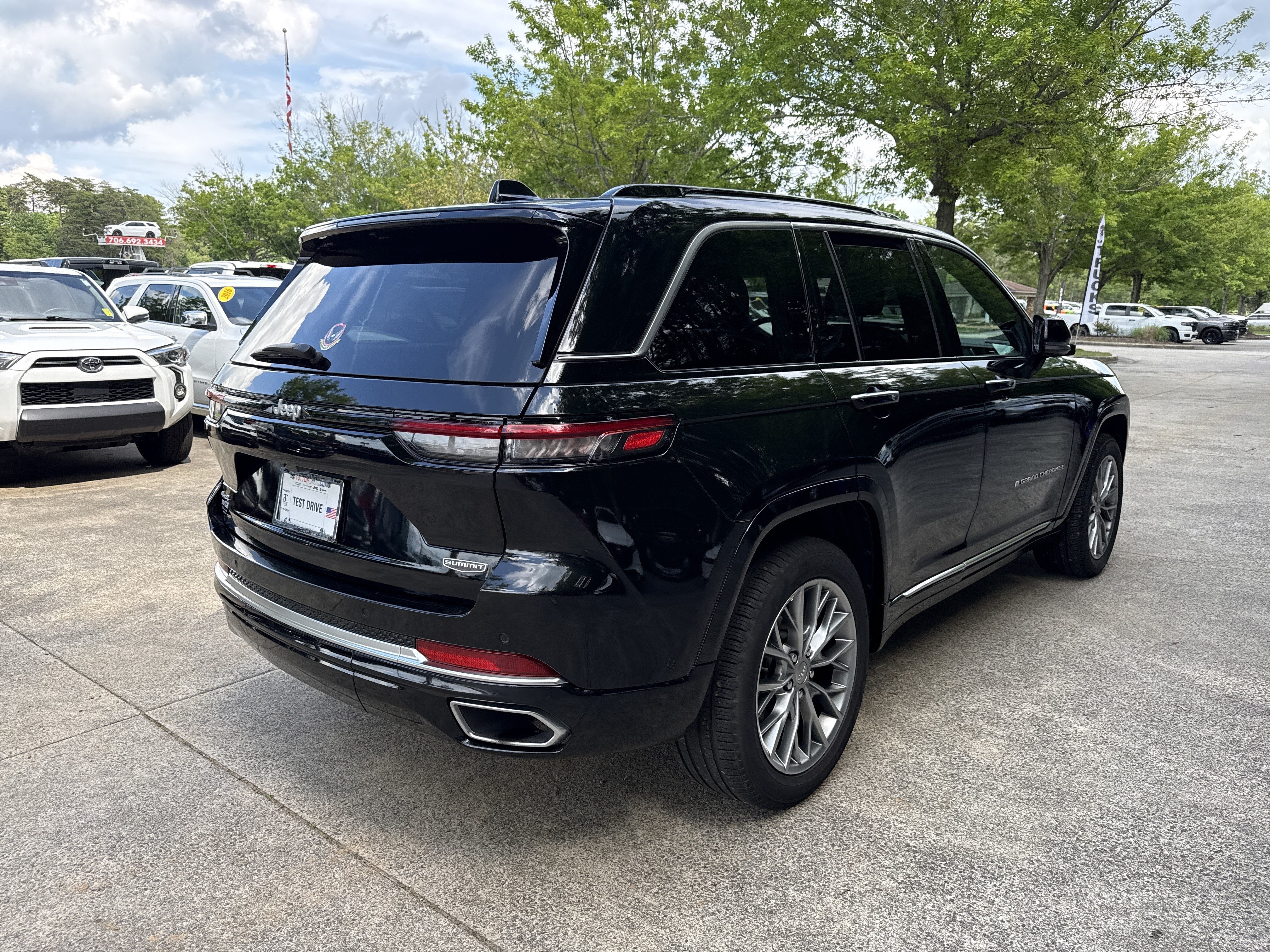 Used 2025 Jeep Grand Cherokee Summit AWD/4WD image 7