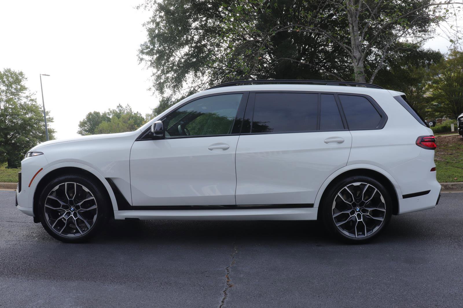 New 2026 BMW X7 M60i image 5