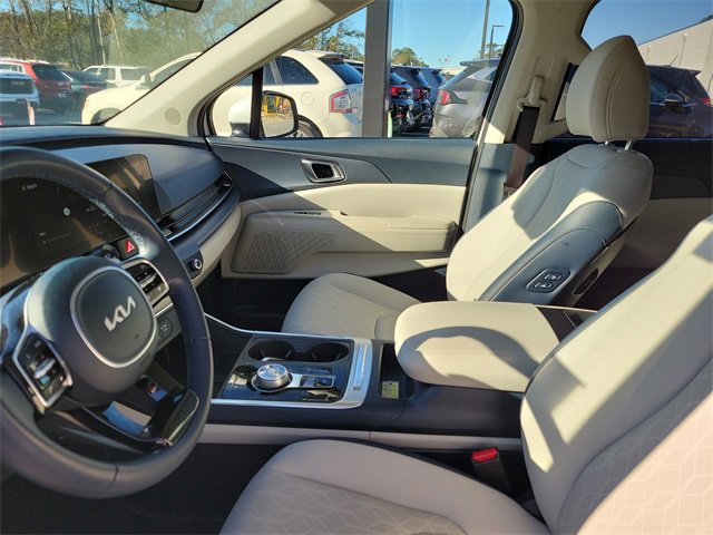 Used 2025 Kia Carnival EX image 14