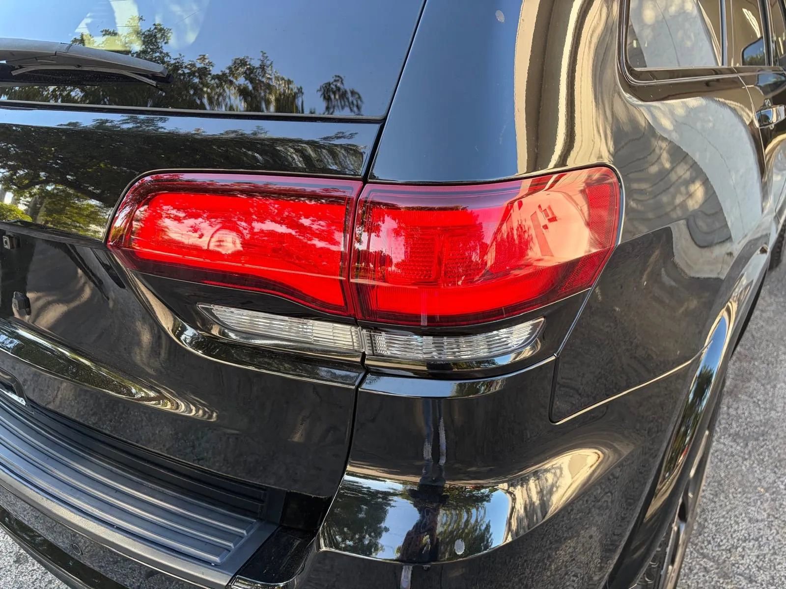 Used 2021 Jeep Grand Cherokee Laredo X RWD image 9