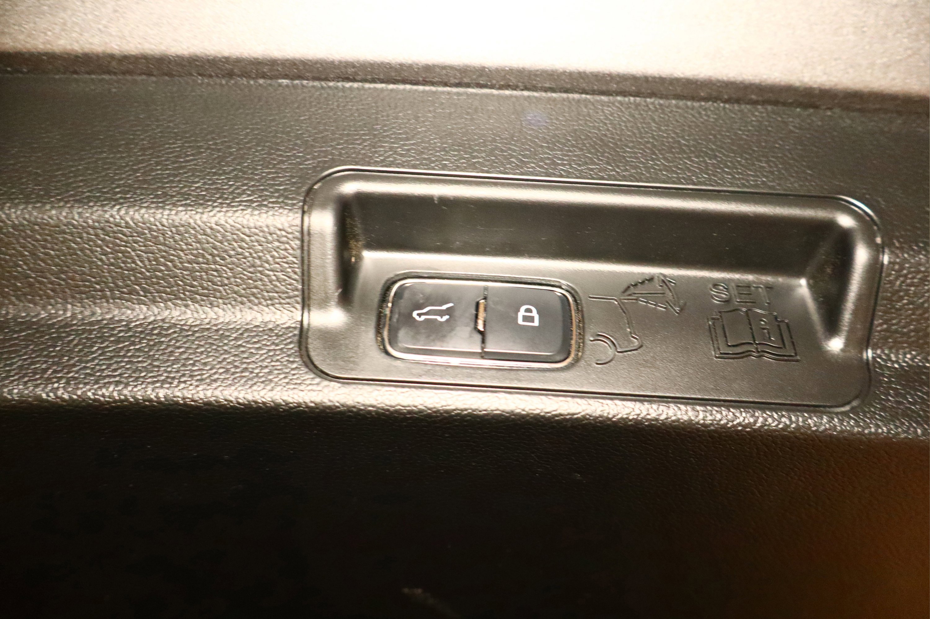 Used 2024 Ford Explorer XLT w/ Equipment Group 202A image 41