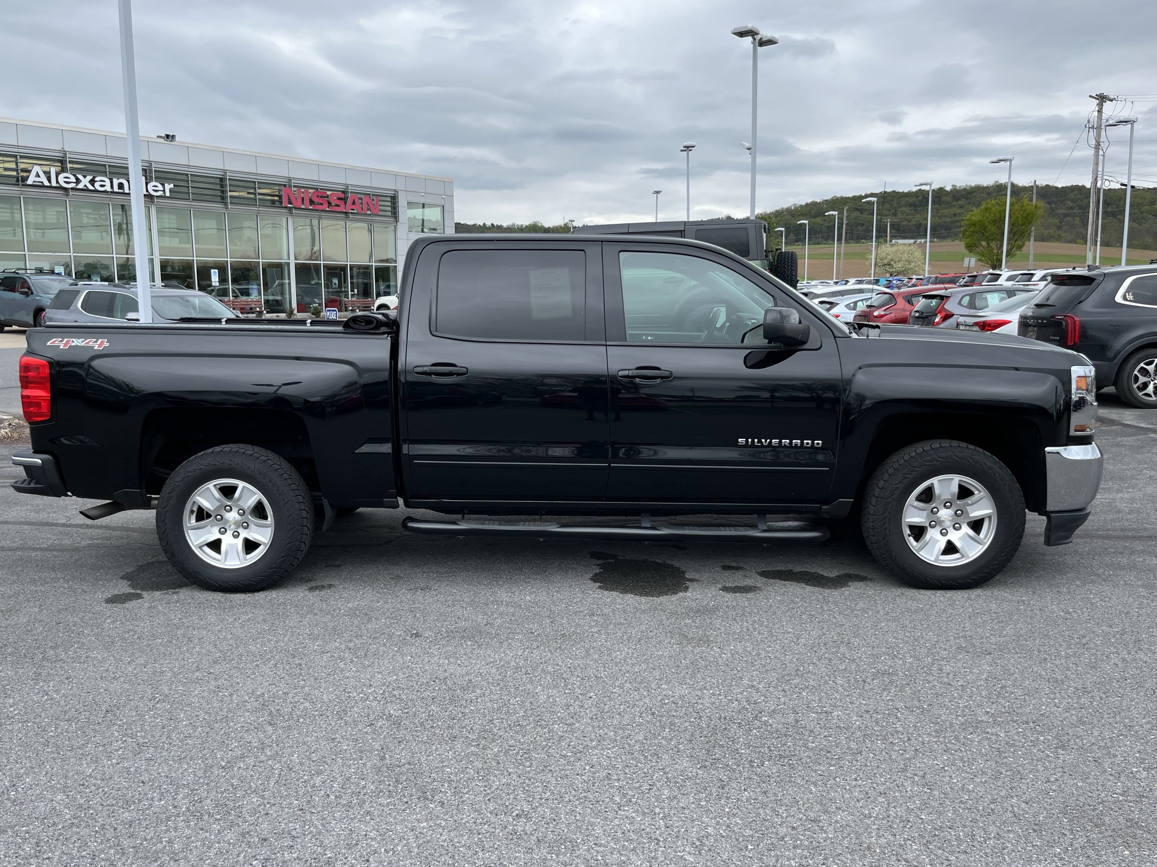 Used 2017 Chevrolet Silverado 1500 LT w/ All Star Edition AWD/4WD image 4