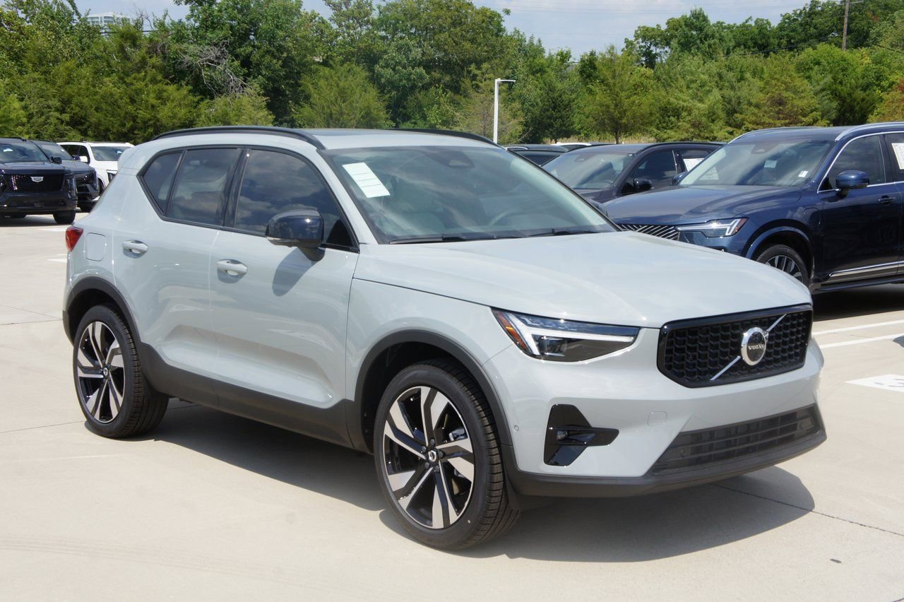 New 2026 Volvo XC40 B5 Ultra w/ Protection Package Premier image 3