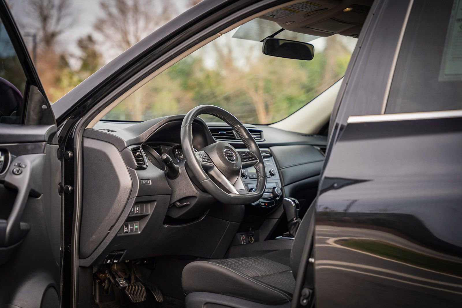 Used 2017 Nissan Rogue SV image 17