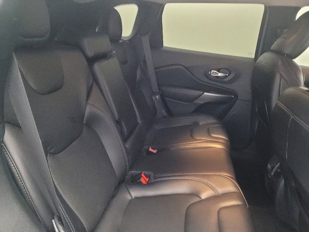 Used 2020 Jeep Cherokee Latitude Plus w/ Cold Weather Group image 19