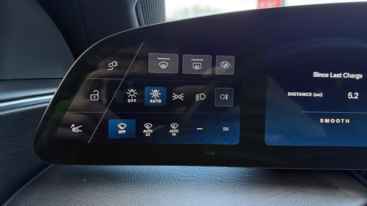 Used 2024 Lucid Air Touring image 46