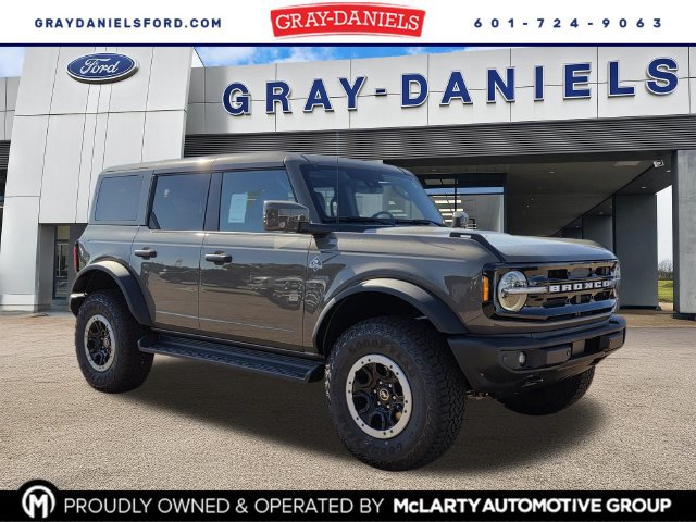 New 2026 Ford Bronco Outer Banks w/ Sasquatch Package AWD/4WD image 1