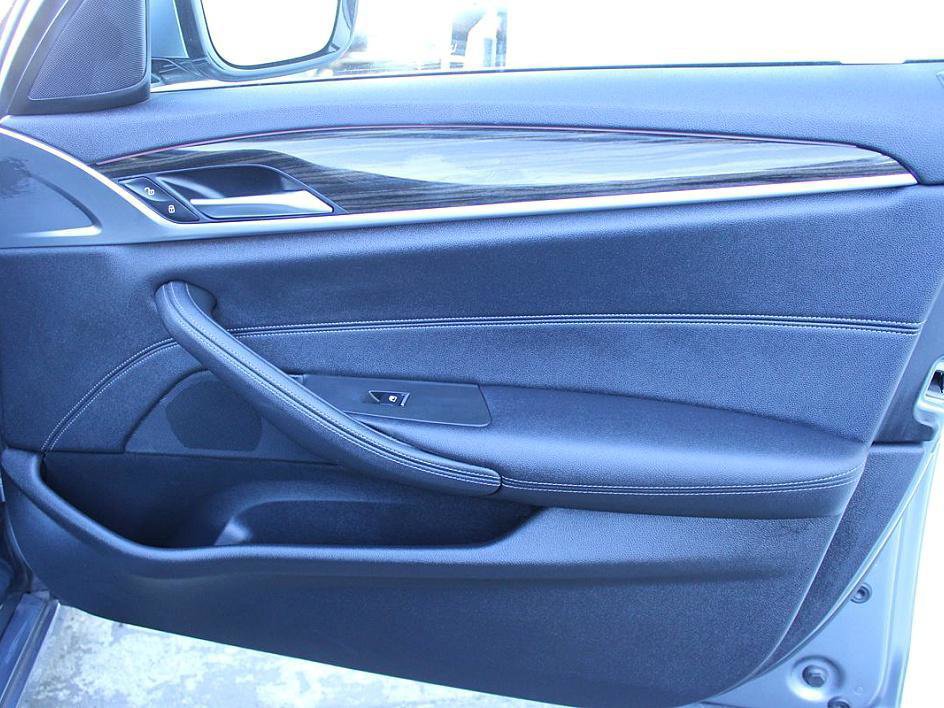 Used 2022 BMW 530i w/ Convenience Package image 26