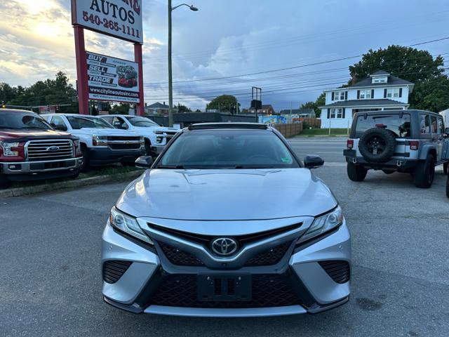 Used 2018 Toyota Camry XSE image 3