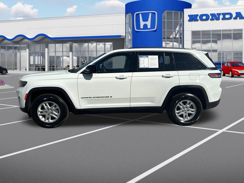 Used 2024 Jeep Grand Cherokee Laredo image 5