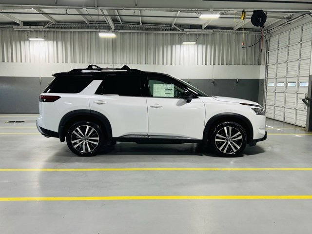 New 2025 Nissan Pathfinder Platinum image 22