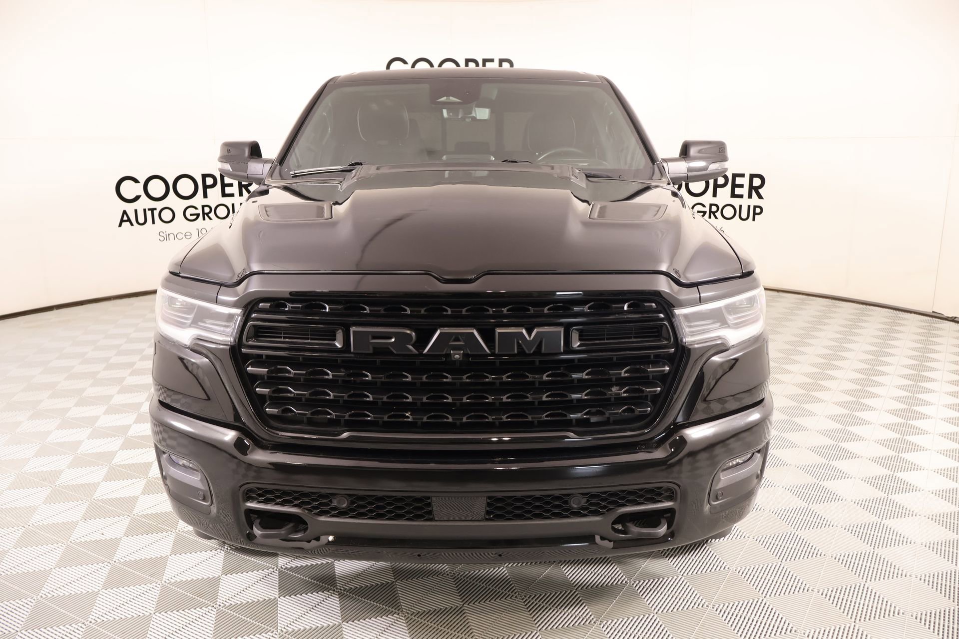 Used 2025 RAM 1500 Limited AWD/4WD image 10