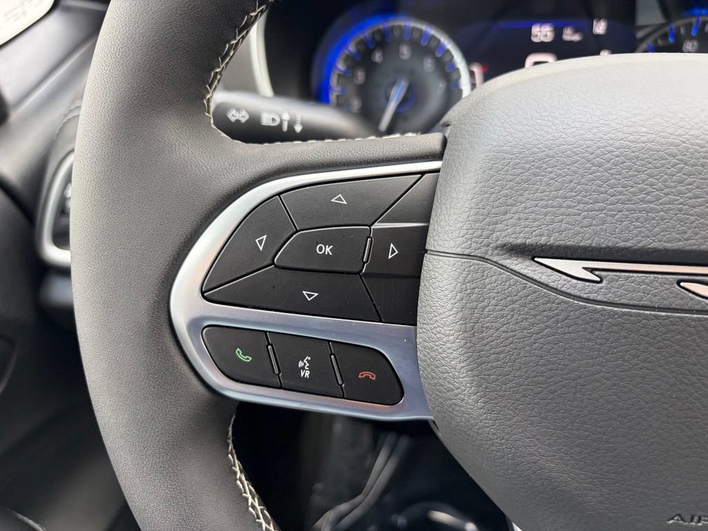 New 2027 Chrysler Pacifica Select w/ Family Tech Group AWD/4WD image 28