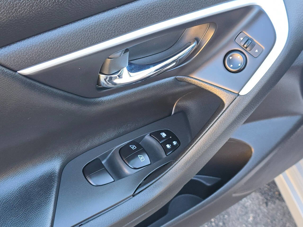 Used 2017 Nissan Altima 2.5 SV w/ Convenience Package image 22