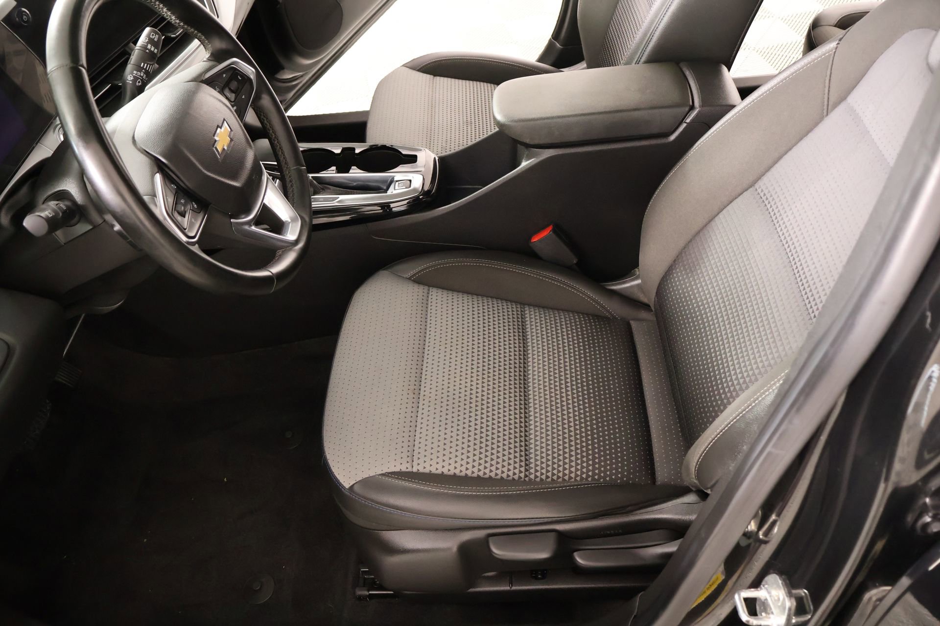 Used 2024 Chevrolet Trax LT w/ LT Convenience Package FWD image 11