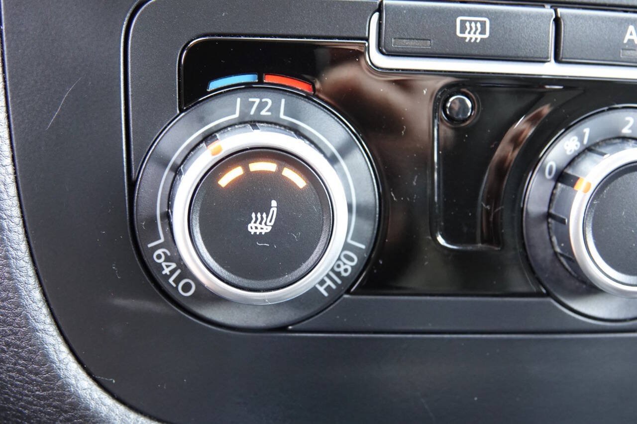 Used 2010 Volkswagen Jetta Limited Edition FWD image 7