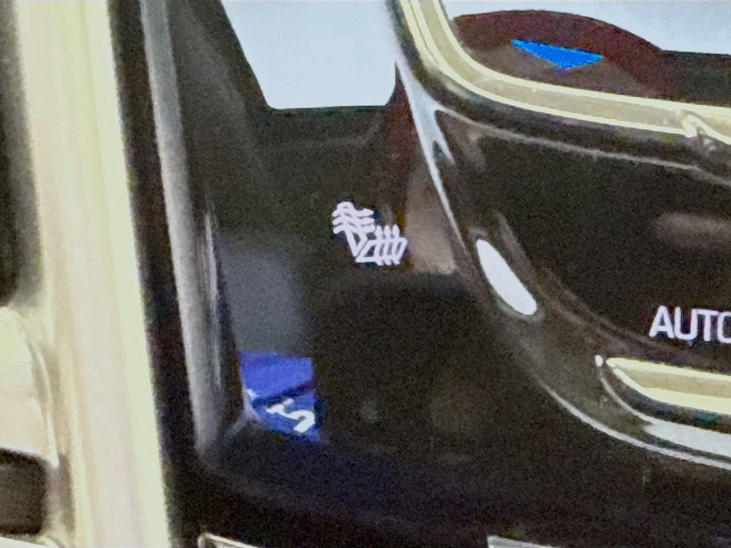 Used 2016 Cadillac SRX Luxury image 18