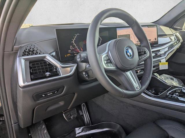 New 2026 BMW X5 xDrive50e w/ Executive Package image 3