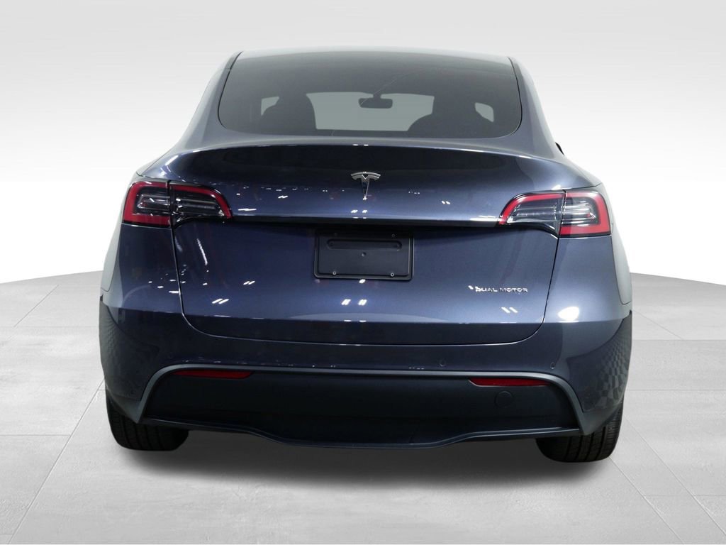 Used 2022 Tesla Model Y Long Range image 9