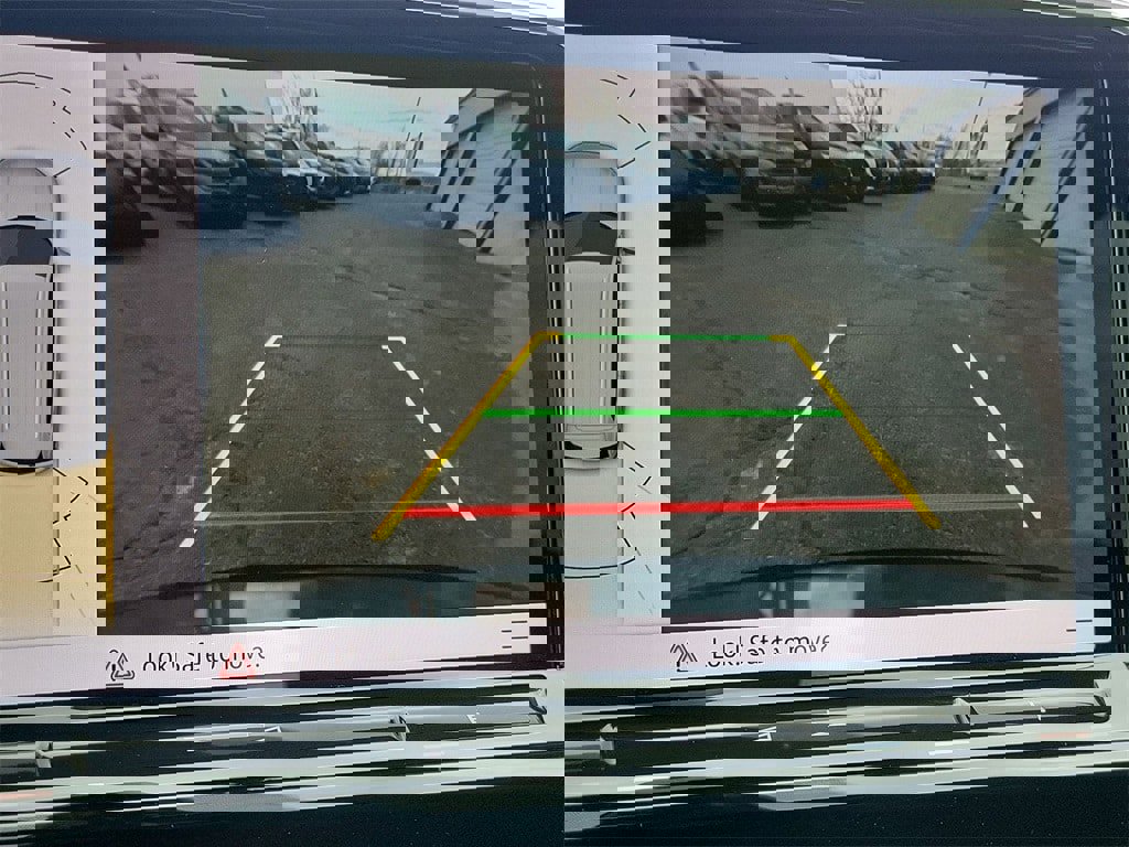 Used 2025 Volkswagen Atlas SE image 18