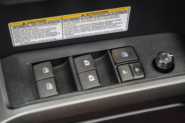 Used 2020 Toyota Tacoma TRD Off-Road AWD/4WD image 33