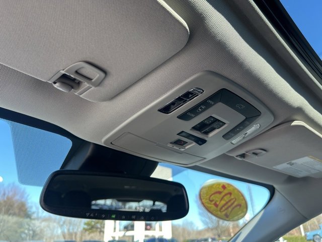 Used 2025 Toyota Sienna XLE image 31