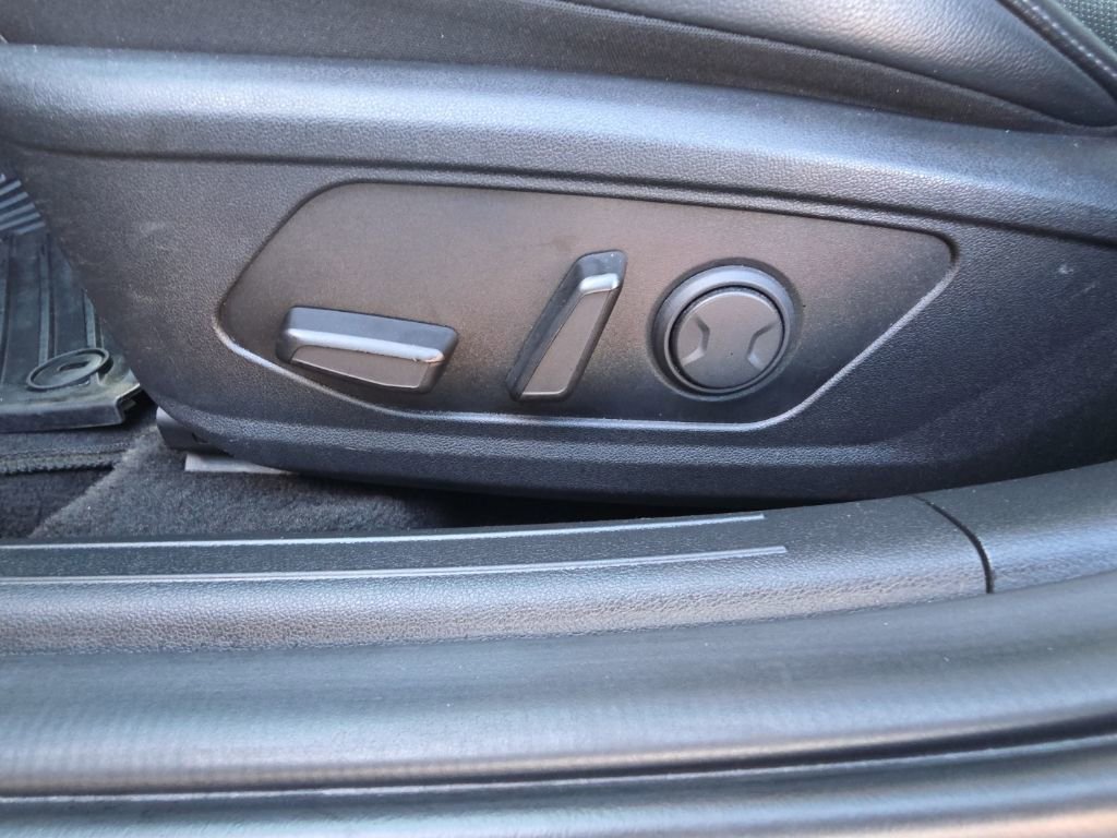 Used 2023 Hyundai Elantra Limited image 16