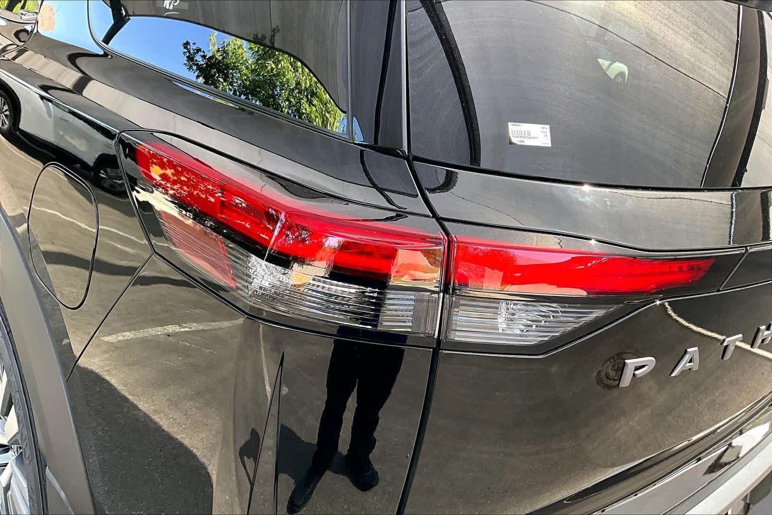 New 2026 Nissan Pathfinder SL FWD image 12
