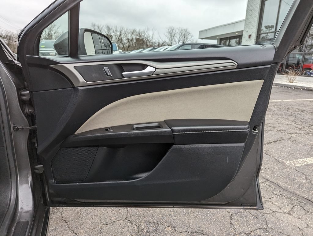 Used 2017 Ford Fusion S FWD image 31