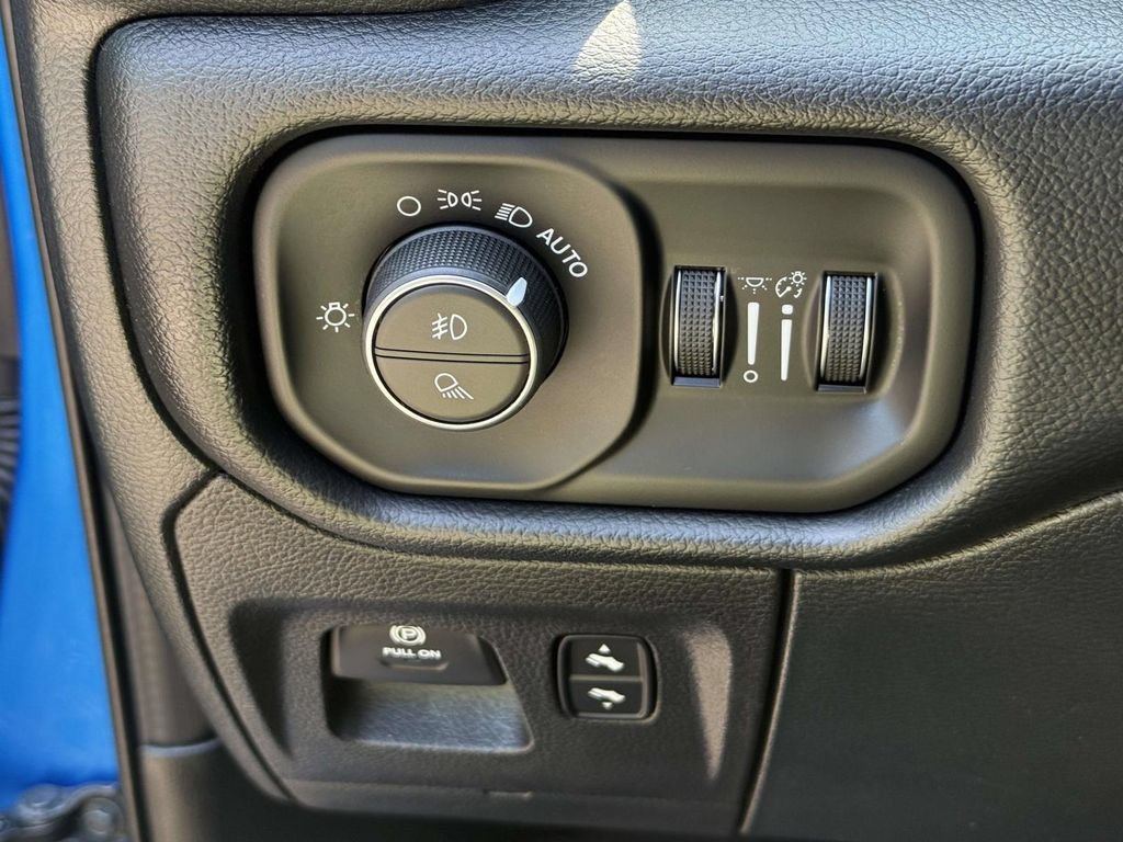 Used 2020 RAM 1500 Laramie w/ Sport Appearance Package AWD/4WD image 26