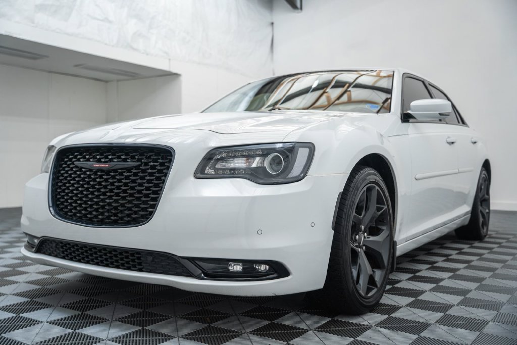 Used 2021 Chrysler 300 S RWD image 3