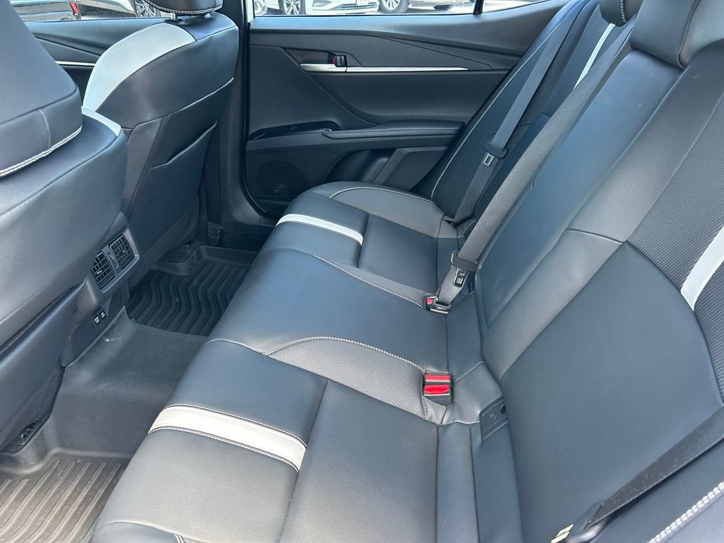 Used 2025 Toyota Camry SE w/ Convenience Package FWD image 15