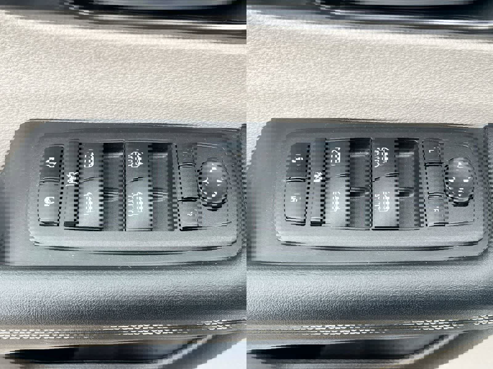 Used 2023 Chrysler Pacifica Touring-L image 17