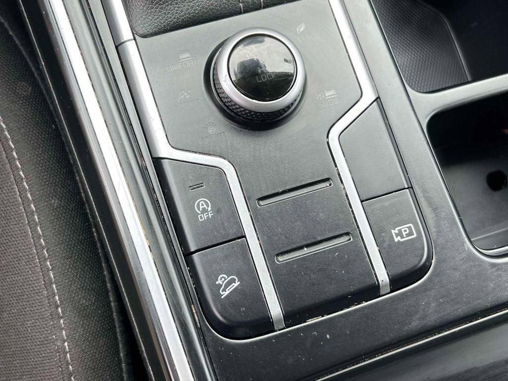 Used 2023 Kia Sorento LX image 28