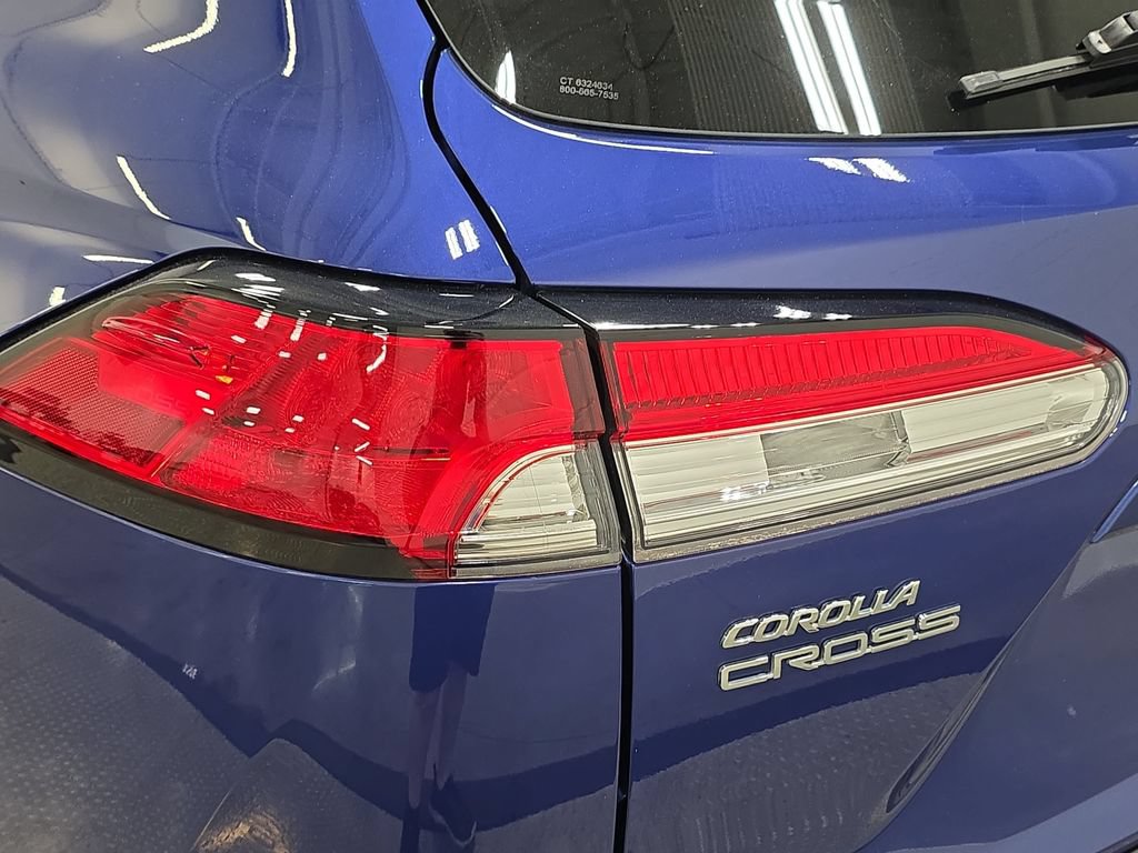 Used 2022 Toyota Corolla Cross LE AWD/4WD image 32
