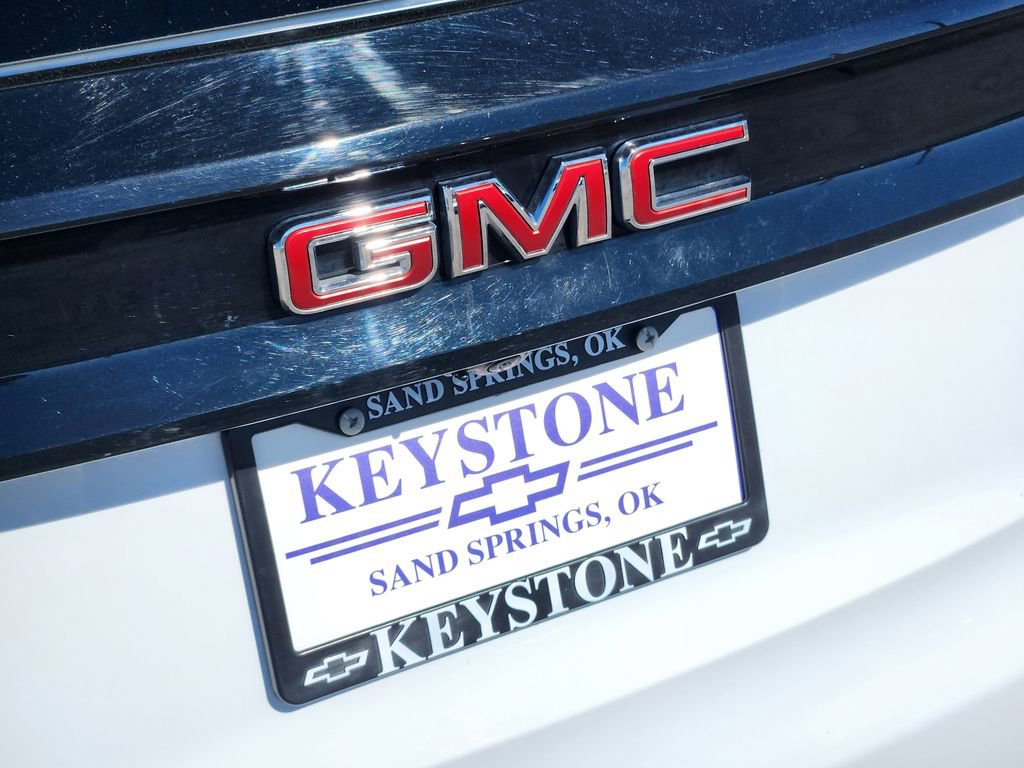 Used 2025 GMC Acadia Elevation image 11