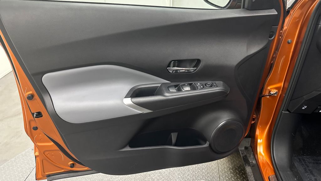 Used 2024 Nissan Kicks SR w/ SR Premium Package FWD image 18