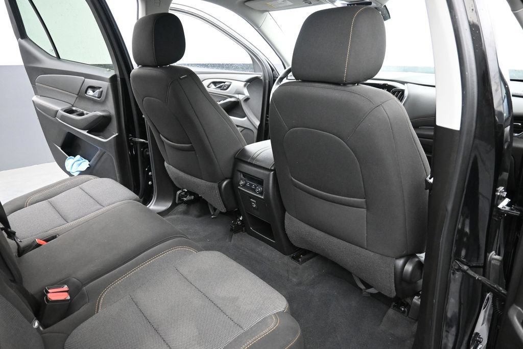 Used 2021 Chevrolet Traverse LS FWD image 10